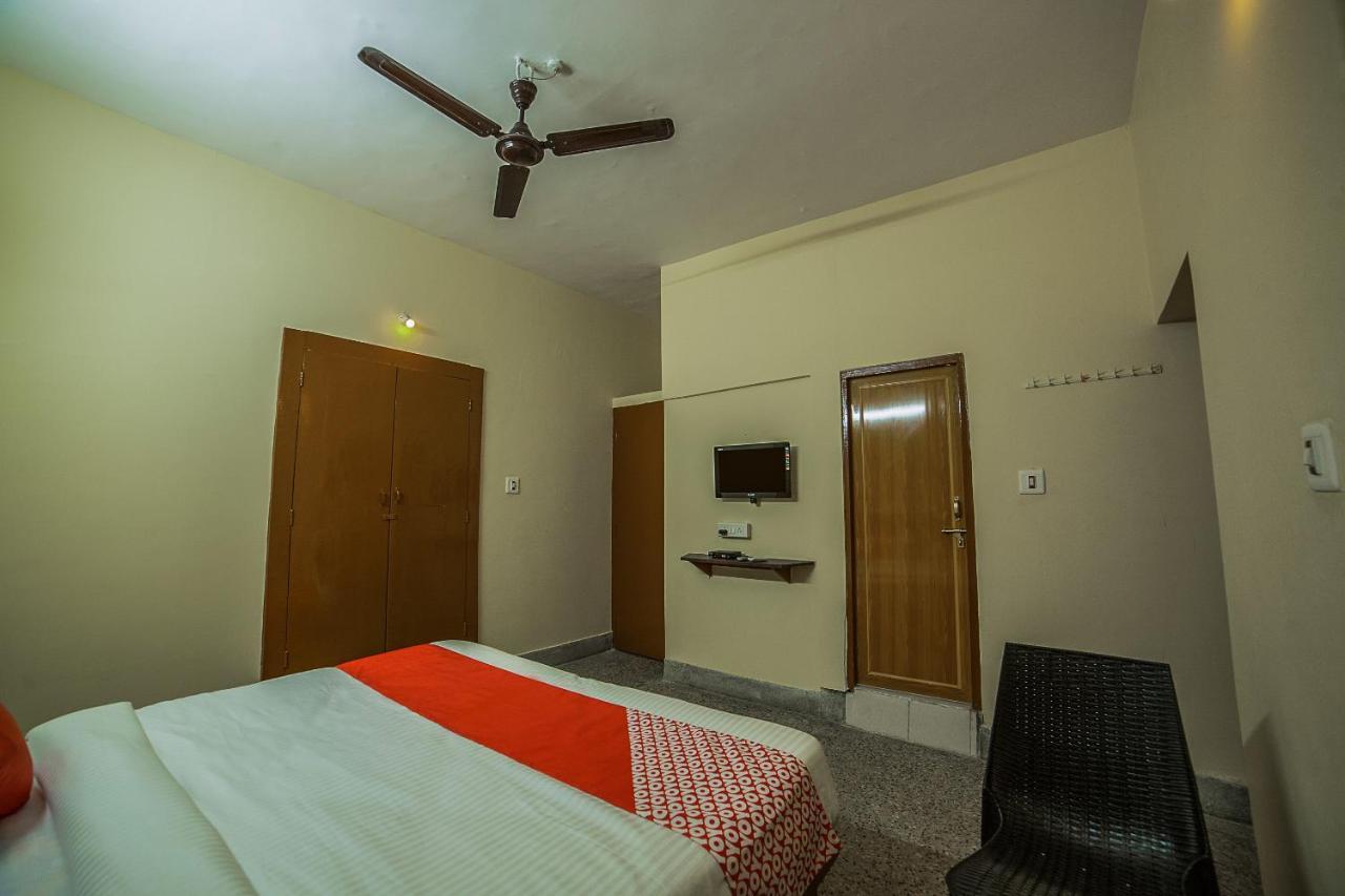 Oyo 13374 Vididhi Hotel Визакхапатнам Екстериор снимка